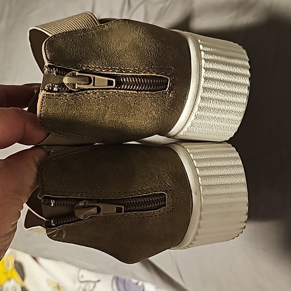 Sandals - Picture 3 of 5